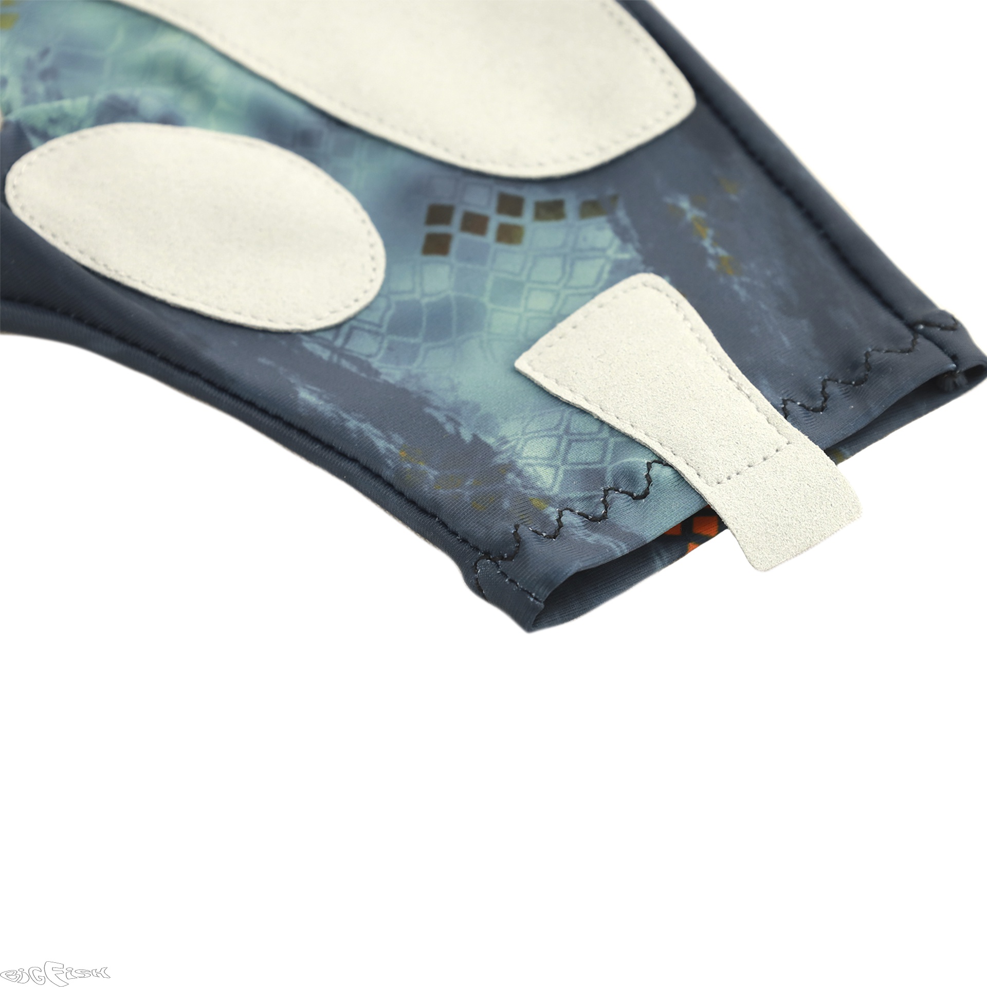 картинка Перчатки для рыбалки летние Aquatic UPF50+ (цвет: pike camo blue, размер L/XL) от магазина BigFish